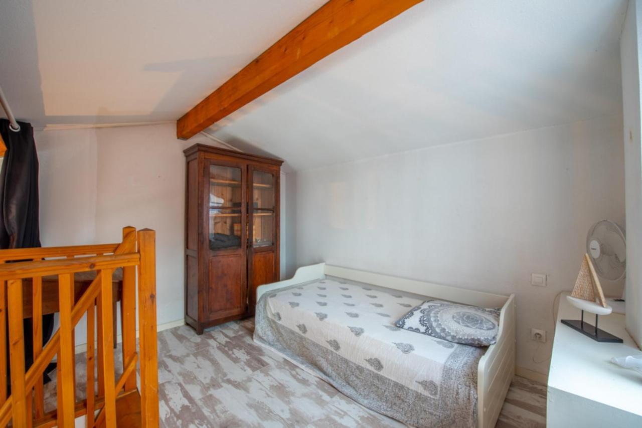 Nice Apt In Front Of The Marina In Grimaud Exterior photo