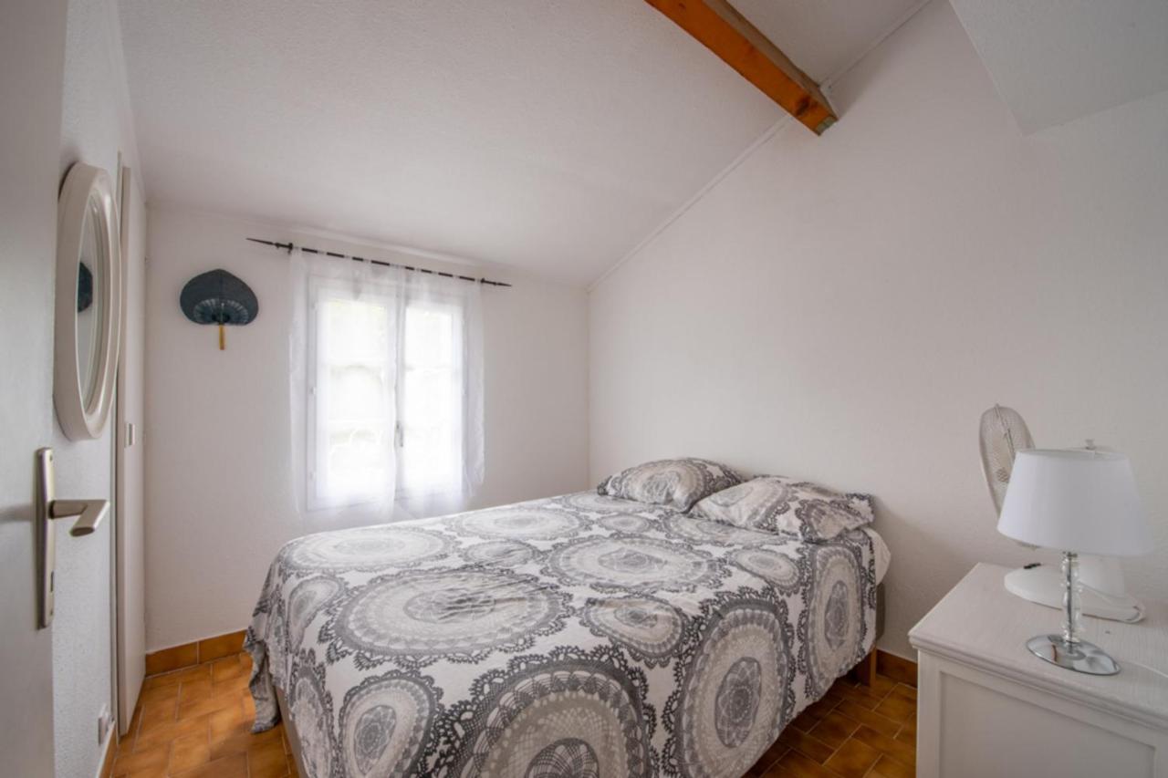 Nice Apt In Front Of The Marina In Grimaud Exterior photo