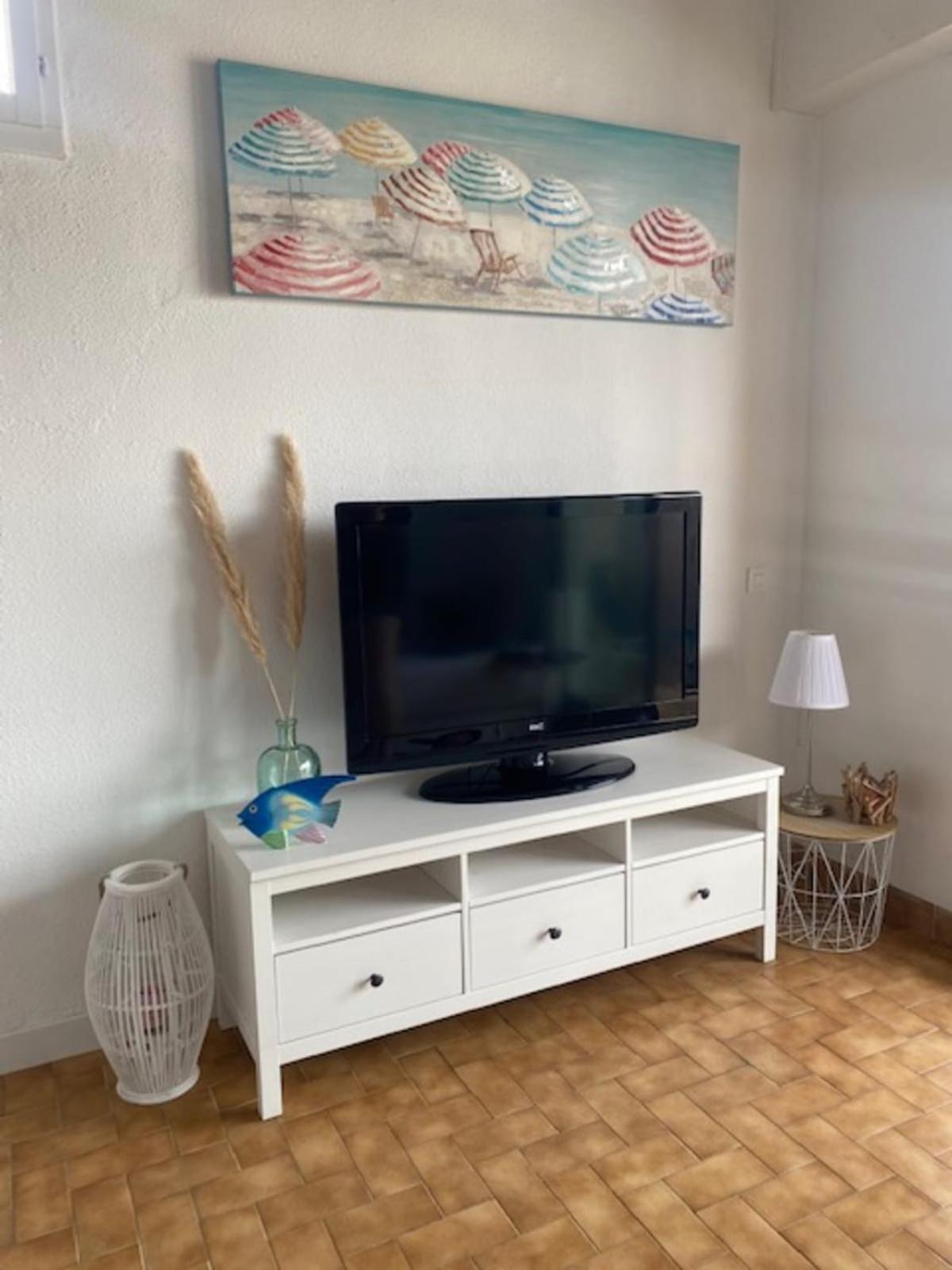 Nice Apt In Front Of The Marina In Grimaud Exterior photo